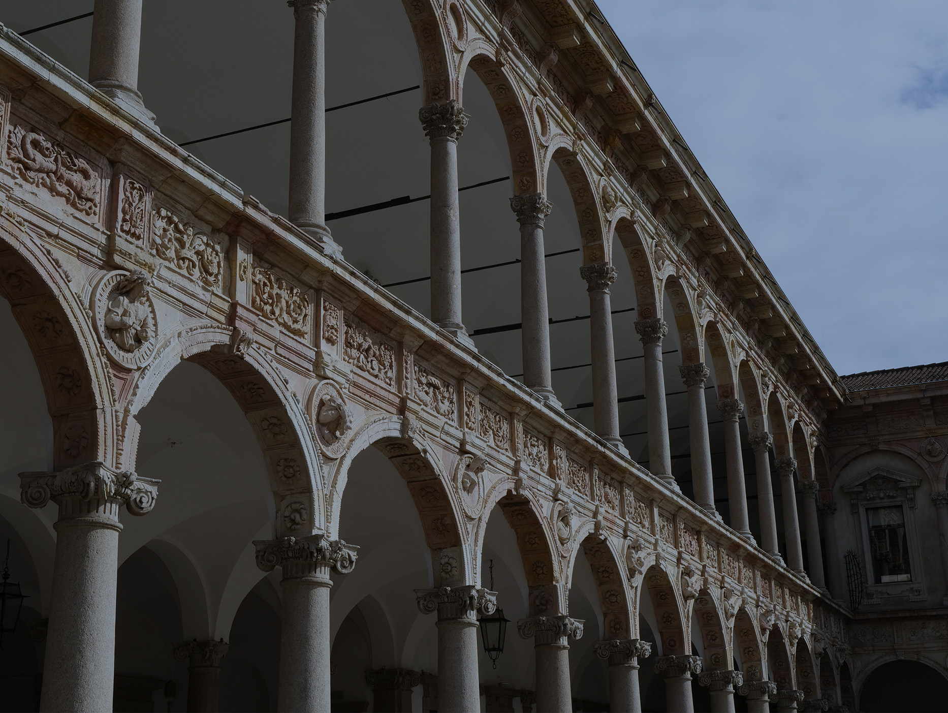 Particolare del loggiato della Ca' Granda Particolare del loggiato della Ca' Granda