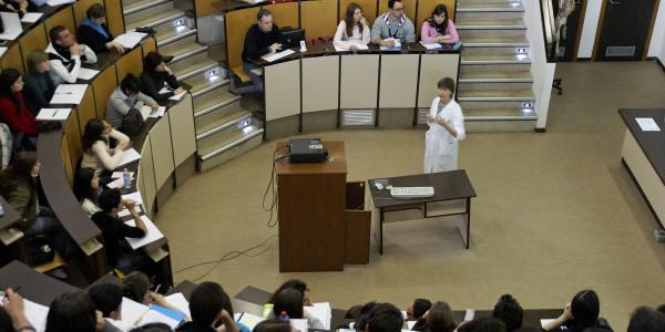 Studenti in aula, durante una lezione