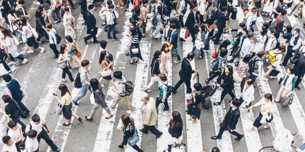 Persone che camminano