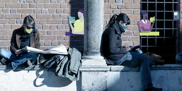 Studentesse che leggono in uno dei cortili interni della Statale