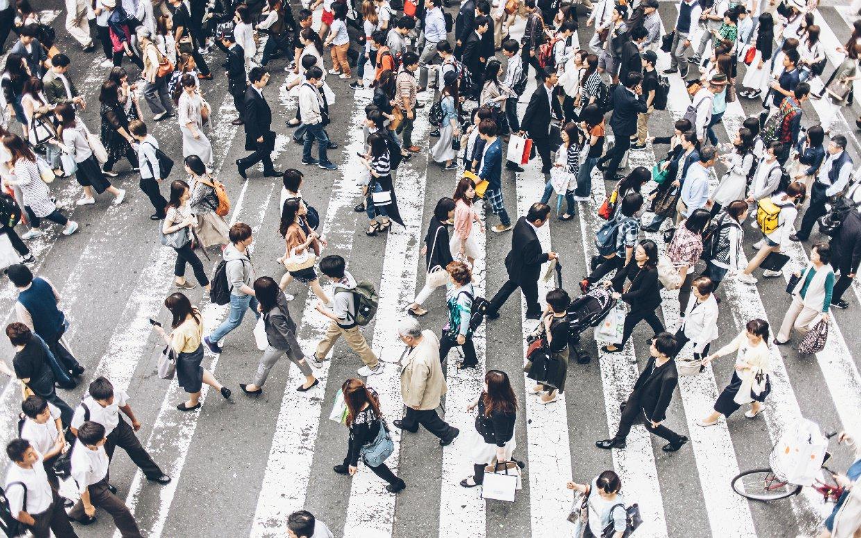 Persone che camminano