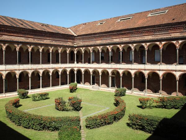 Un altro cortile interno della sede di via Festa del perdono