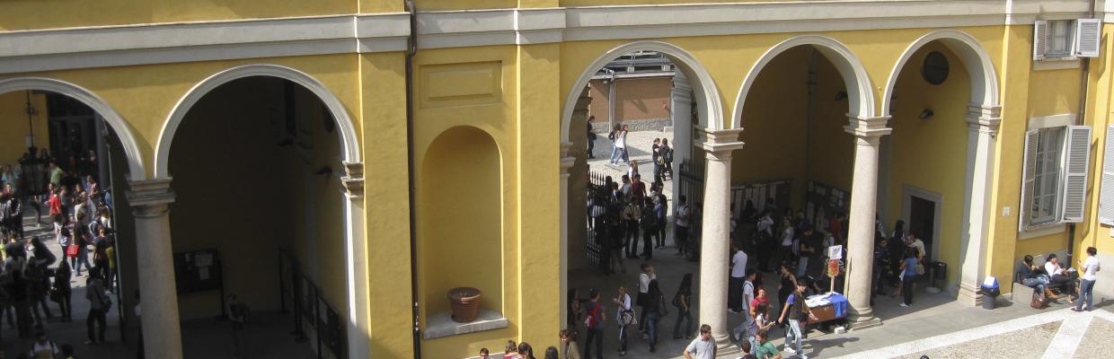 Studenti nel cortile interno