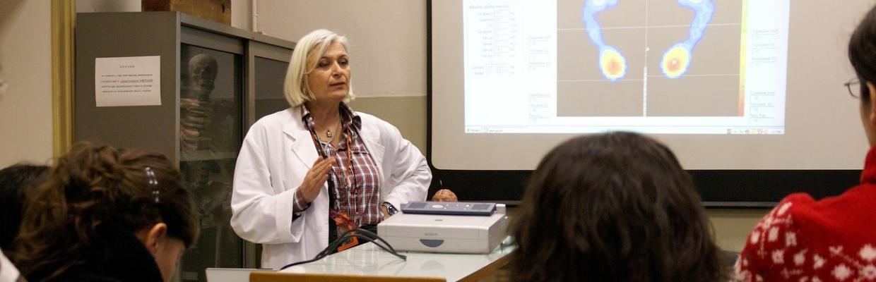 professoressa durante una lezione